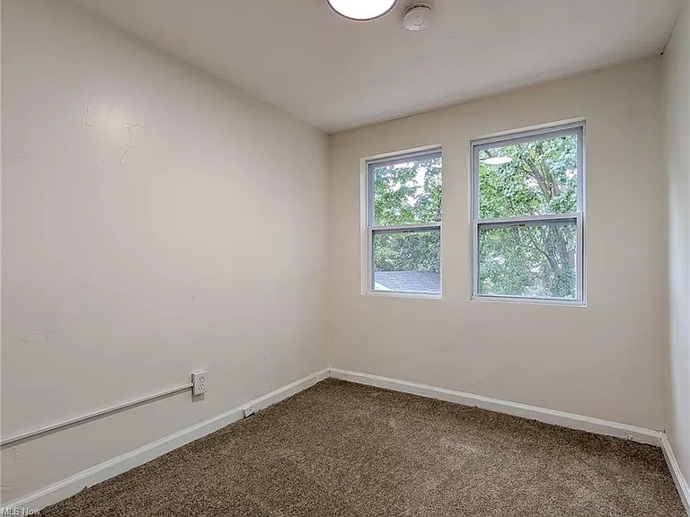 14817 Naples Ave — Photo 12