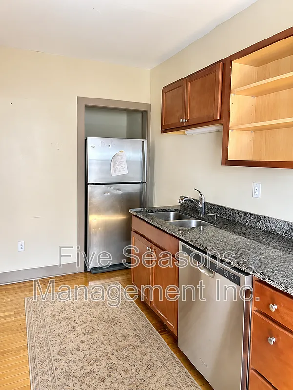 3 bed, 2.0 bath, 1200 sqft, $2,400 — Photo 4