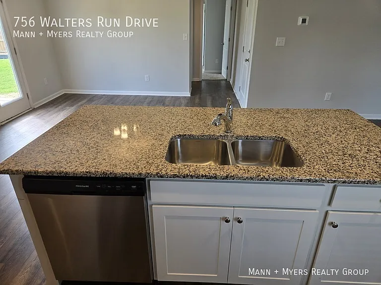 756 Walters Run Dr — Photo 9