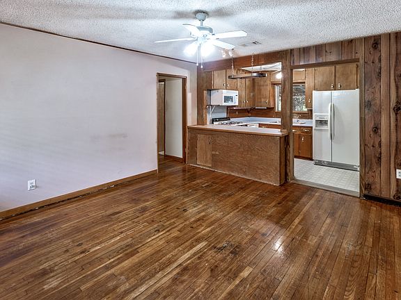 5th image of 2116 Briar Ln