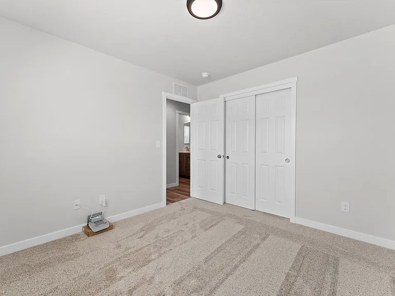 1576 Long Pond St — Photo 15