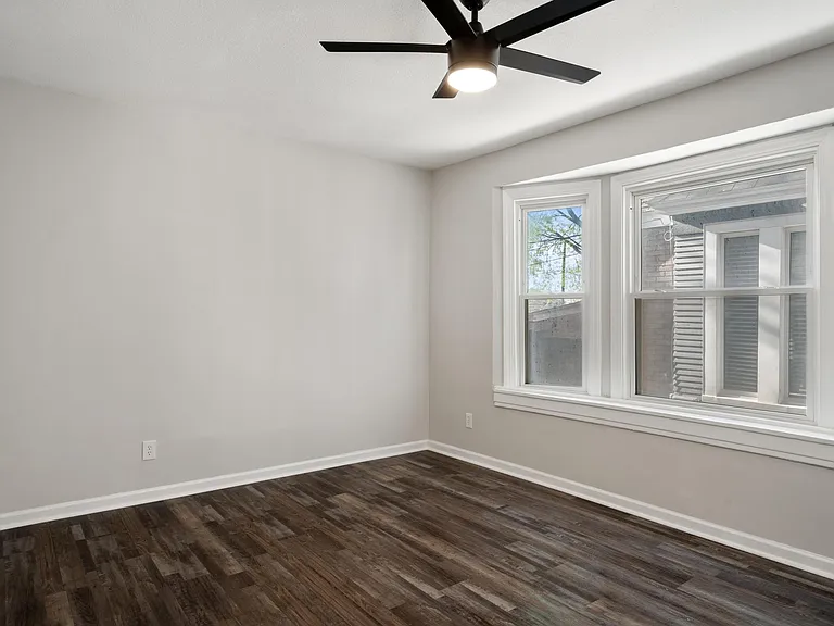2754 Holmes St — Photo 14