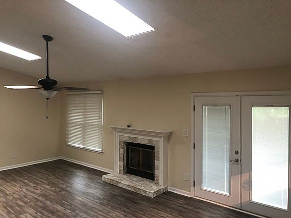 3rd image of 500 Windsor Castle Ct