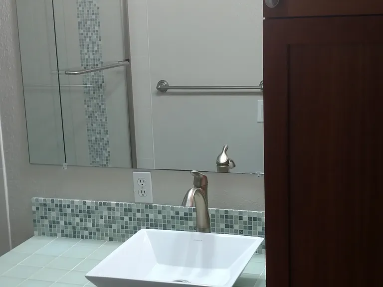 Second master bathroom