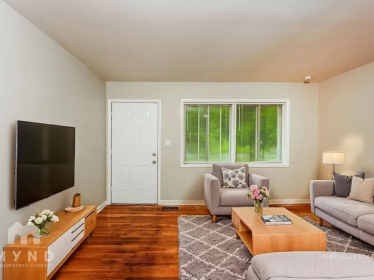452 Burgundy Rd — Photo 3