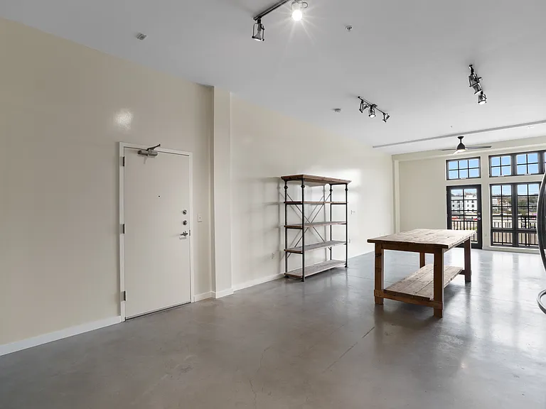 2235 E 6th St #315 — Photo 2
