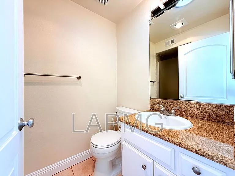 12217 Moorpark St #9 — Photo 25
