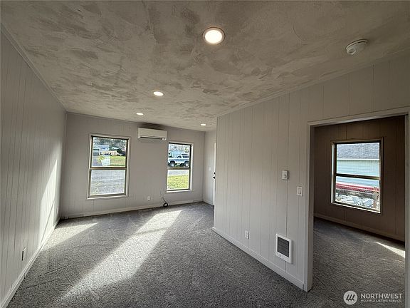 3rd image of 409 E Lopez Avenue