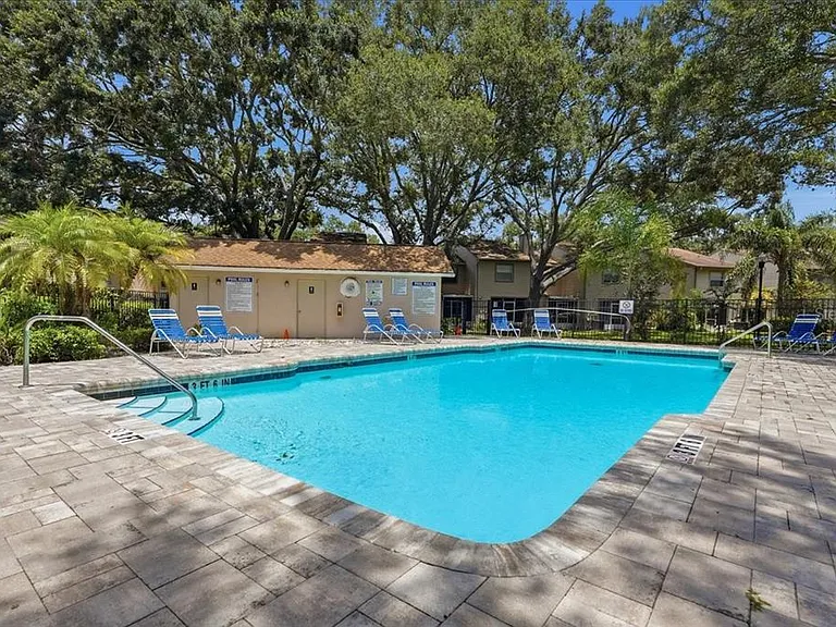 2120 Fletchers Point Cir — Photo 25