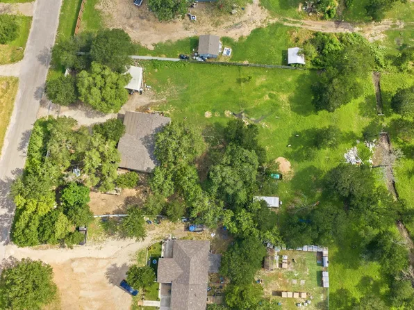 148 Maegan Ln, Cedar Creek, TX 78612