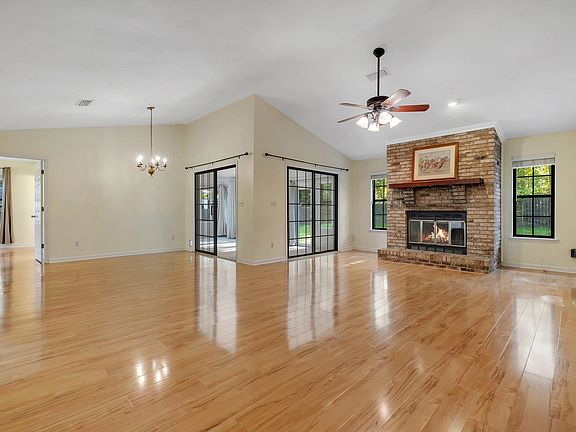 5th image of 1631 Alshire Ct N