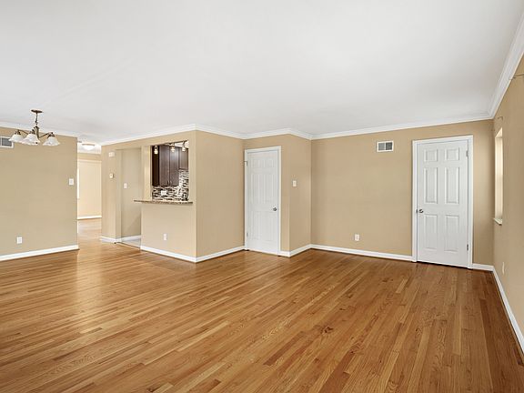 5th image of 7038 Dartmouth Ave #A