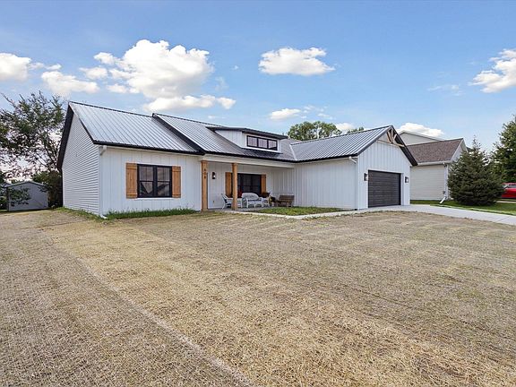 3rd image of 608 Bretts Way