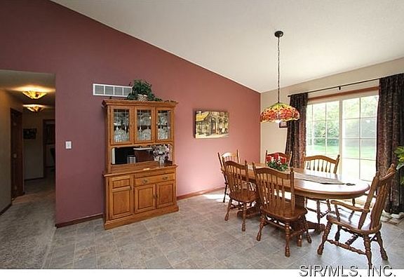4th image of 25 Briarwood St