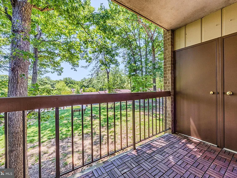 1643 Parkcrest Cir — Photo 30