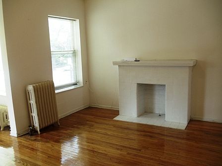 5th image of 429 E Oakwood Blvd Unit 9