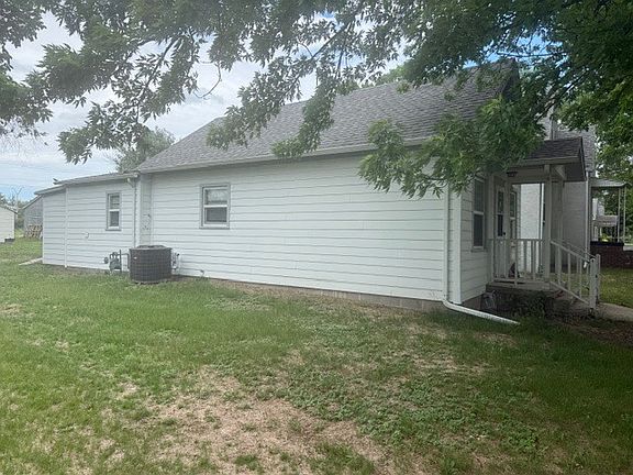 2nd image of 116 E Clay St