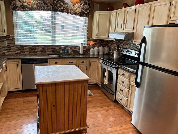 2nd image of 5262 Woodcliff Ct