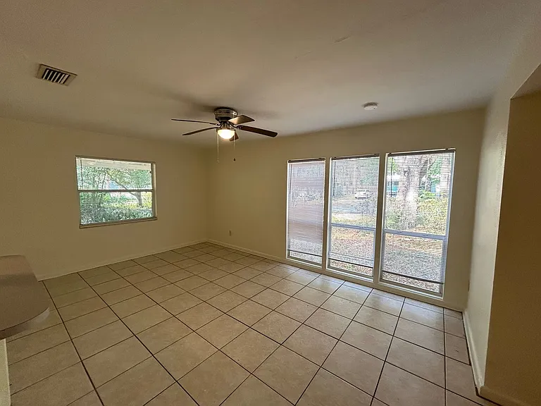 217 NW 36th Dr — Photo 8