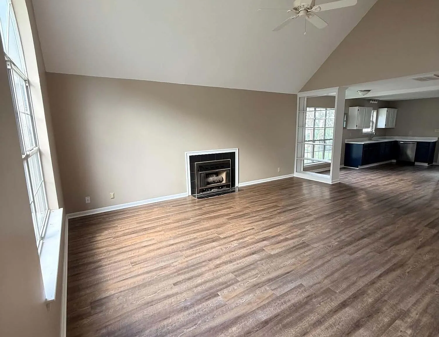 2 bed, 1.0 bath, 984 sqft, $1,500 — Photo 2