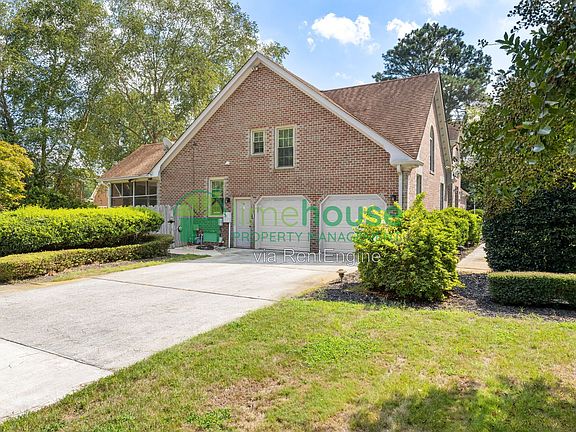 3rd image of 948 Forest Lakes Cir