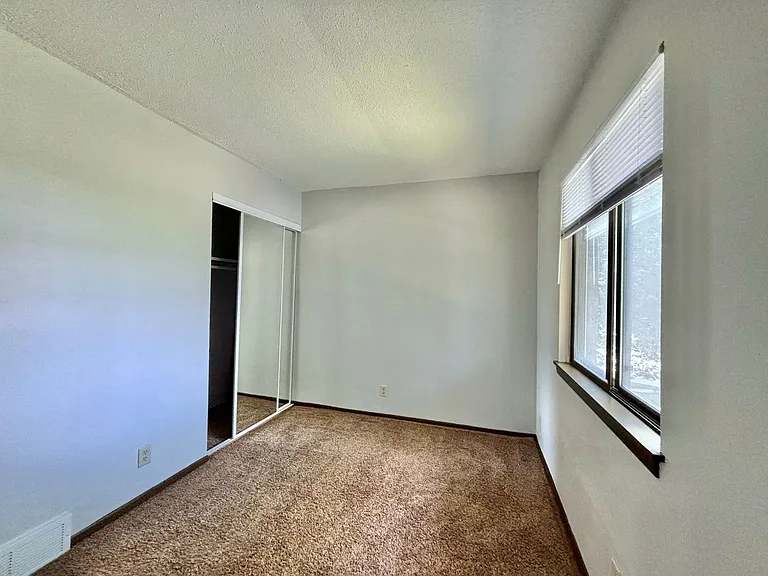 Breckenridge Davenport Apartments — Photo 37