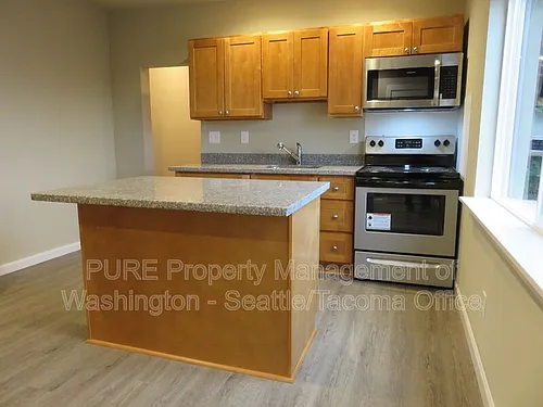 202 Solberg St SW #C Photo 1 202 Solberg St SW #C Photo 1