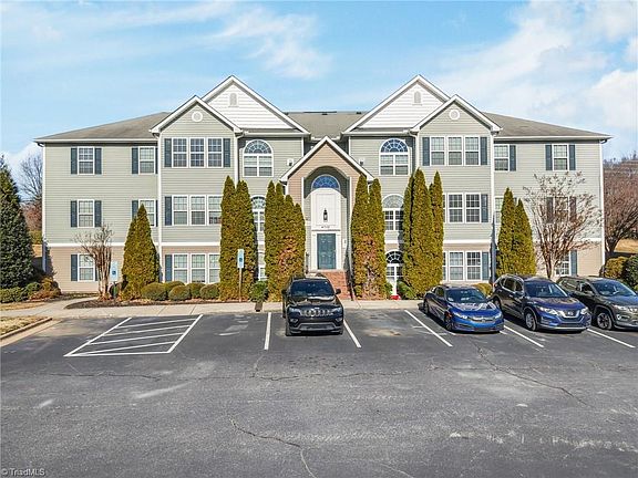 3rd image of 4702 Pennoak Ln #C