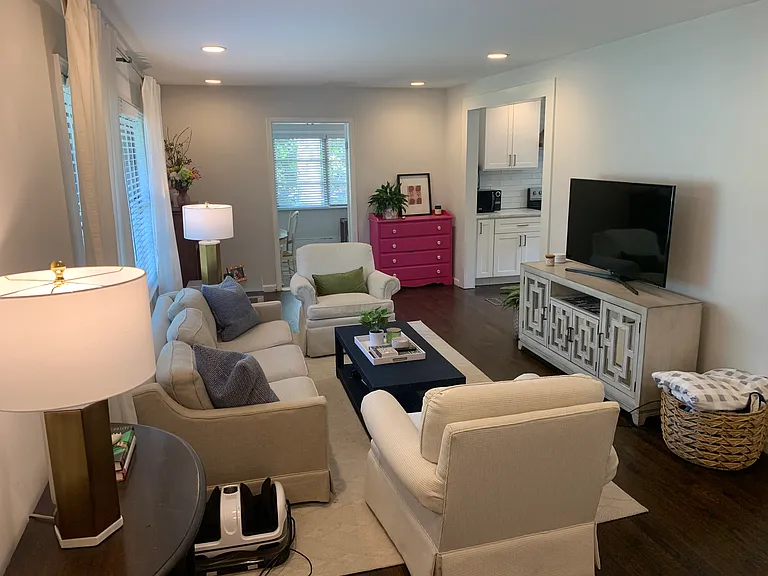 386 Lindbergh Dr NE — Photo 3