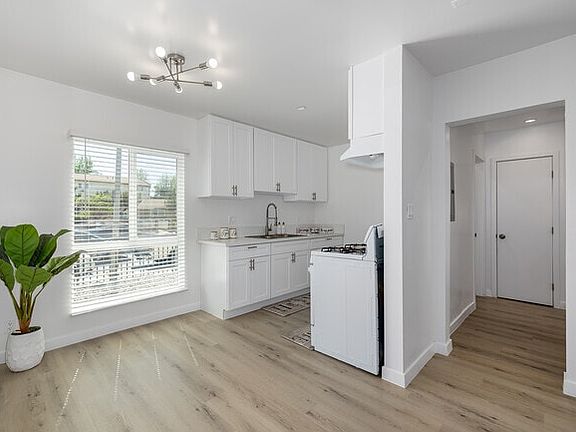 3rd image of 13001 Vanowen St APT 6