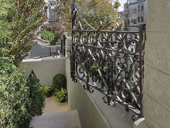 4th image of 860 Waller St APT 1