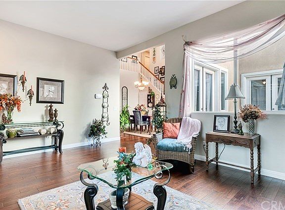 Formal Entryway and Living Room Area