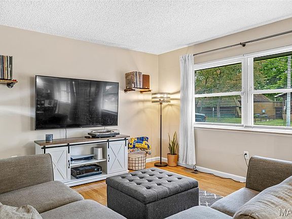 5th image of 1320 Paddock Dr