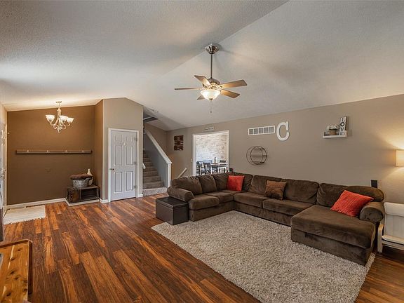 3rd image of 48 Glen Meadows Dr