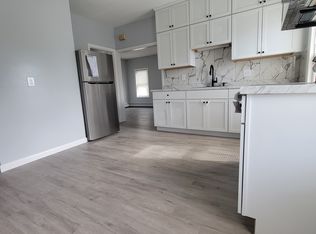 5 Dix Ave APT 2, Pawtucket, RI 02860