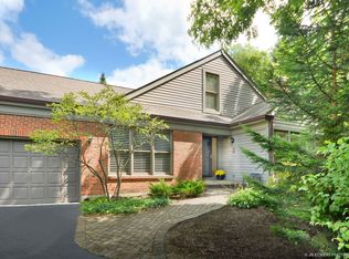 13 Warrington Dr, Lake Bluff, IL 60044