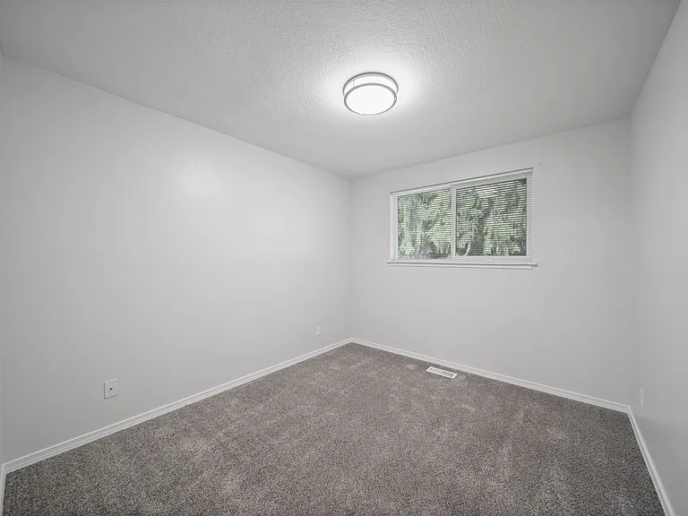 4323 Glen Terra Dr SE — Photo 17