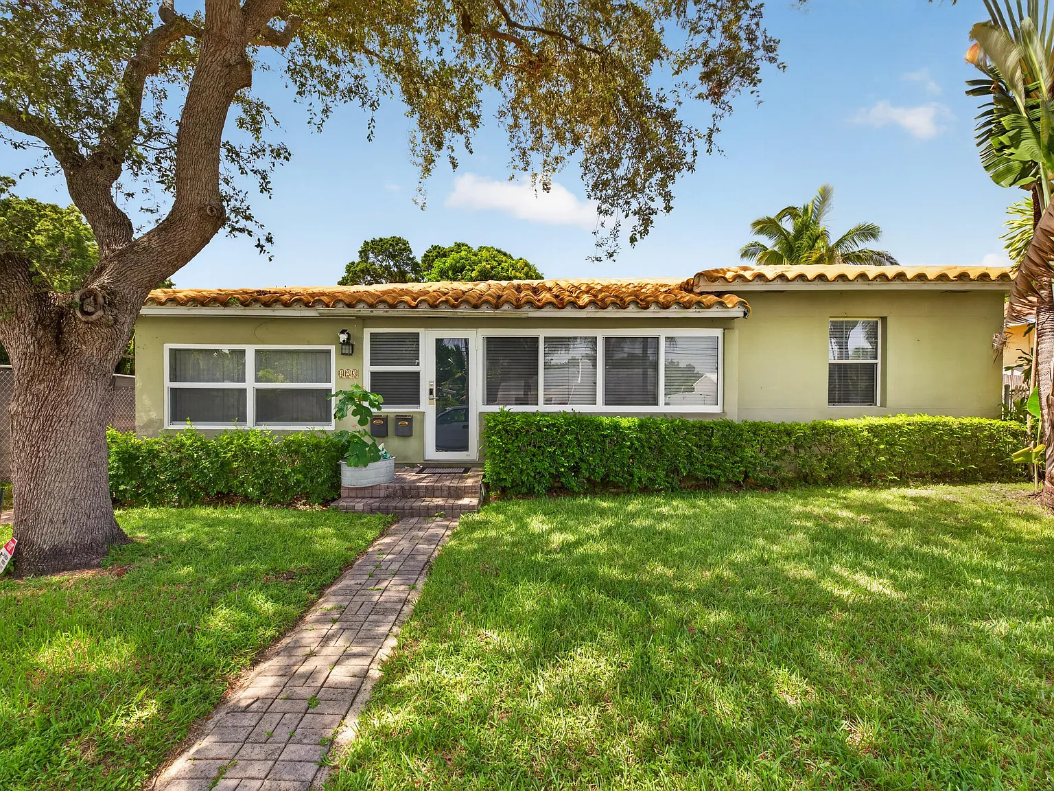2 bed, 1.0 bath, 1135 sqft, $2,850 — Photo 2