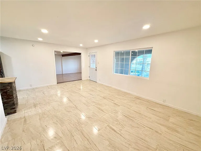 510 E Simkins Rd — Photo 7