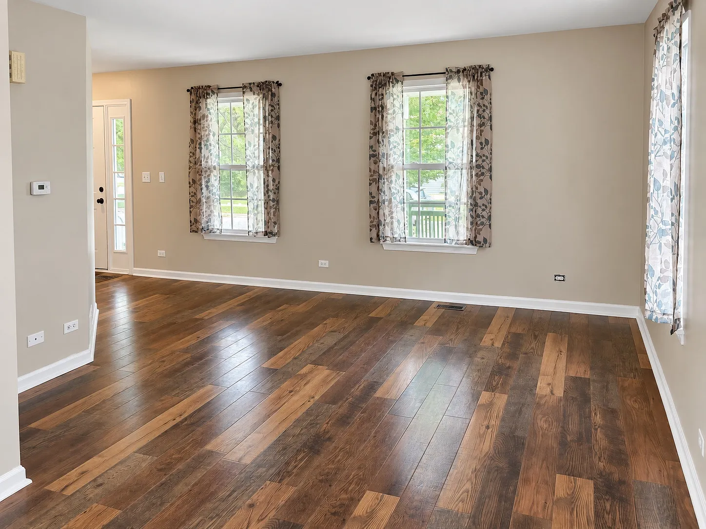 3 bed, 1.5 bath, 1250 sqft, $2,550 — Photo 2