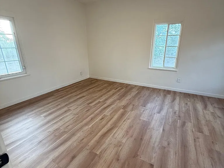 27490 Norwood St — Photo 16
