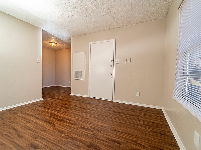 2359 Highland Rd — Photo 5