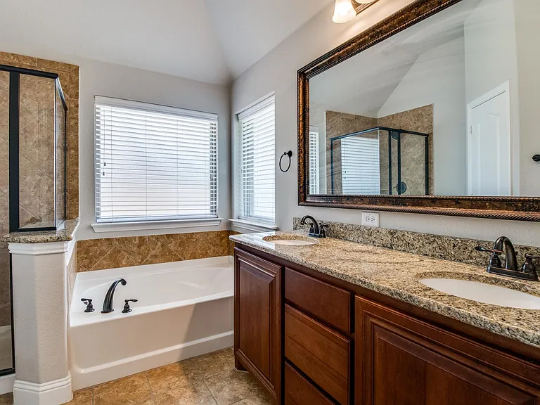4619 Amesbury Ln — Photo 12