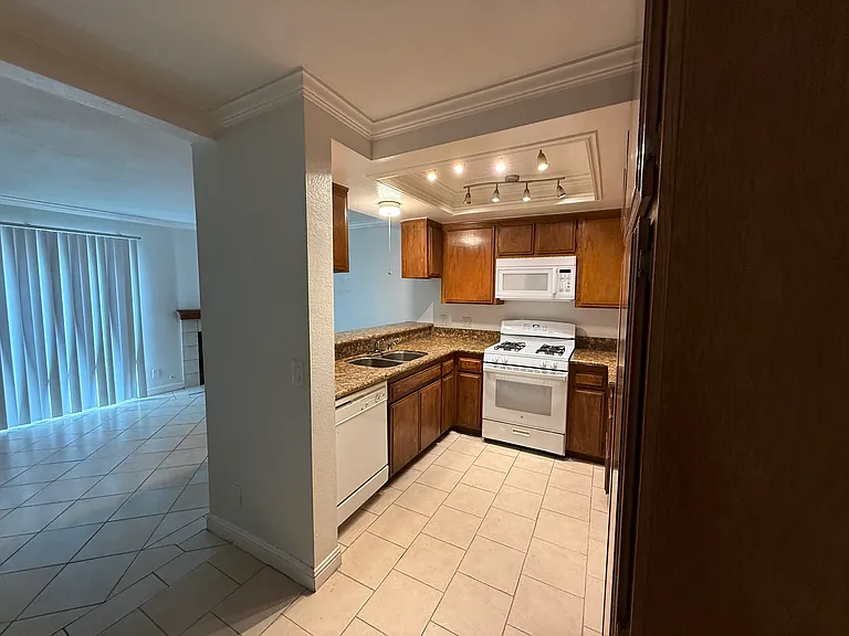 1723 E Flora St #A — Photo 14