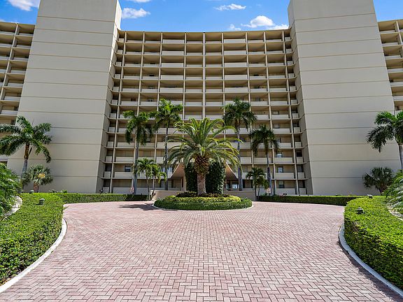 4th image of 134 Lakeshore Dr APT 713
