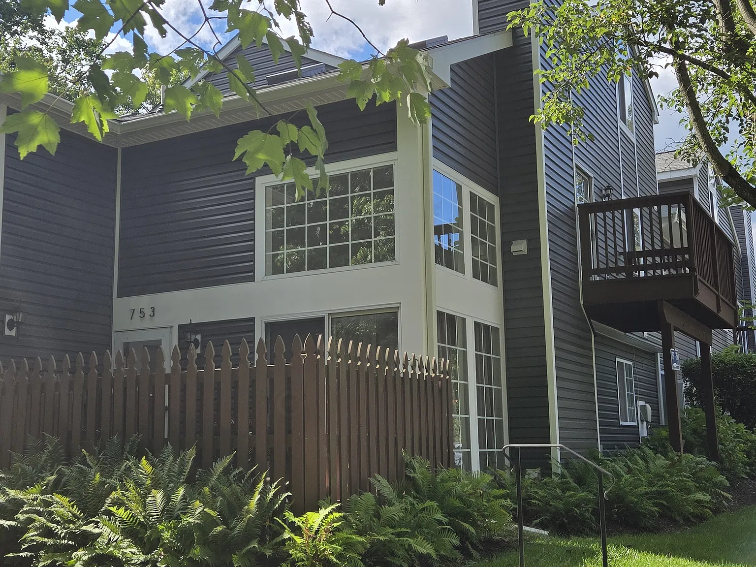 2 bed, 990 sqft, $1,975 — Photo 2