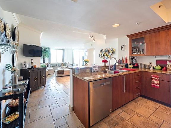 3rd image of 401 SW 4th Ave APT 907