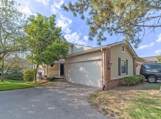 5652 Drake Hollow Dr W #31, West Bloomfield, MI 48322