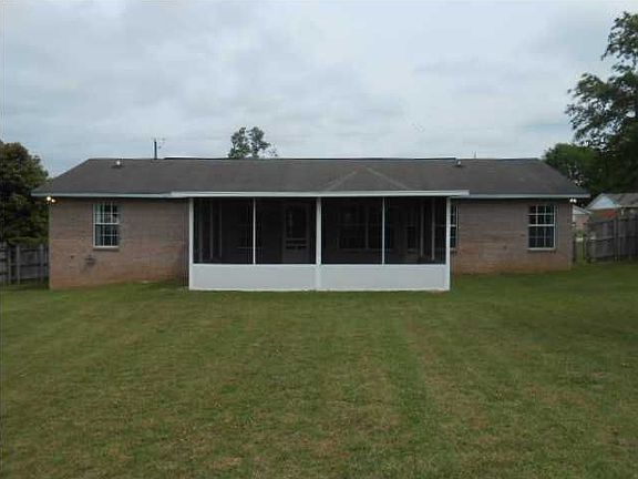 3rd image of 335 Twisted Oak Dr