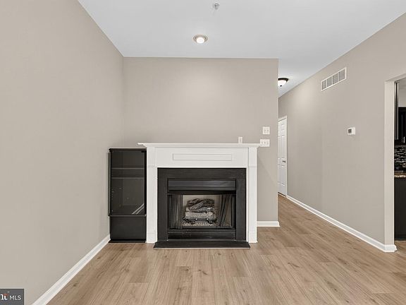 5th image of 80 Chadwick Cir